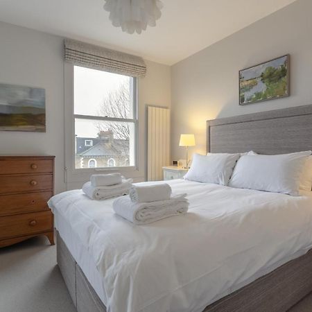 2 Bedroom Apartment Hammersmith Grove Sleeps 4 London Luaran gambar