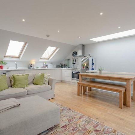 2 Bedroom Apartment Hammersmith Grove Sleeps 4 London Luaran gambar