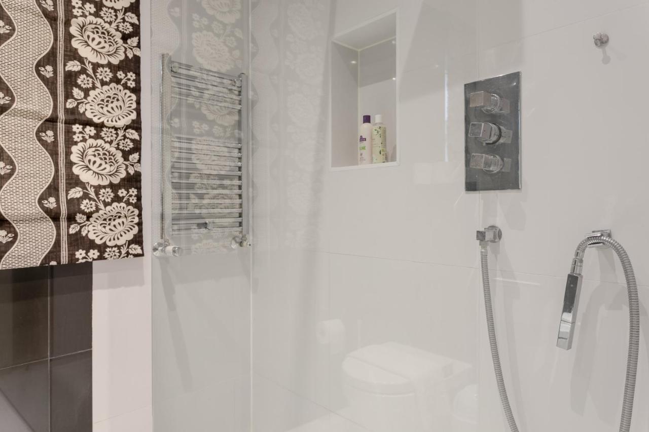 2 Bedroom Apartment Hammersmith Grove Sleeps 4 London Luaran gambar