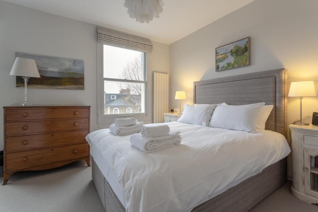 2 Bedroom Apartment Hammersmith Grove Sleeps 4 London Luaran gambar